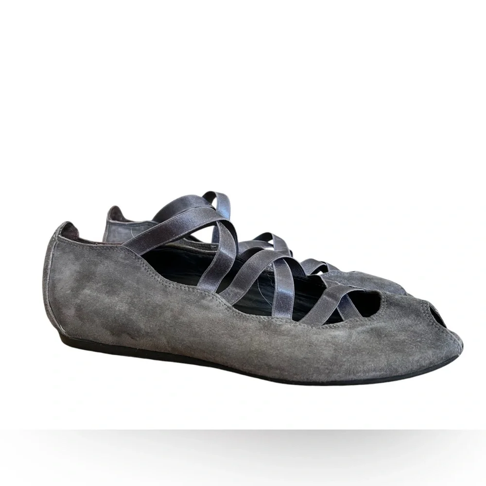 Donald J.‎ Pliner gray suede, strappy, flats. Size 8.5